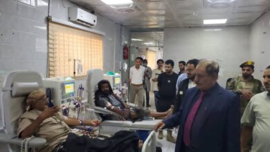 محافظ الضالع يزور مركز الغسيل الكلوي ويطّلع على أحوال المرضى 2 IMG 20251126 WA0032