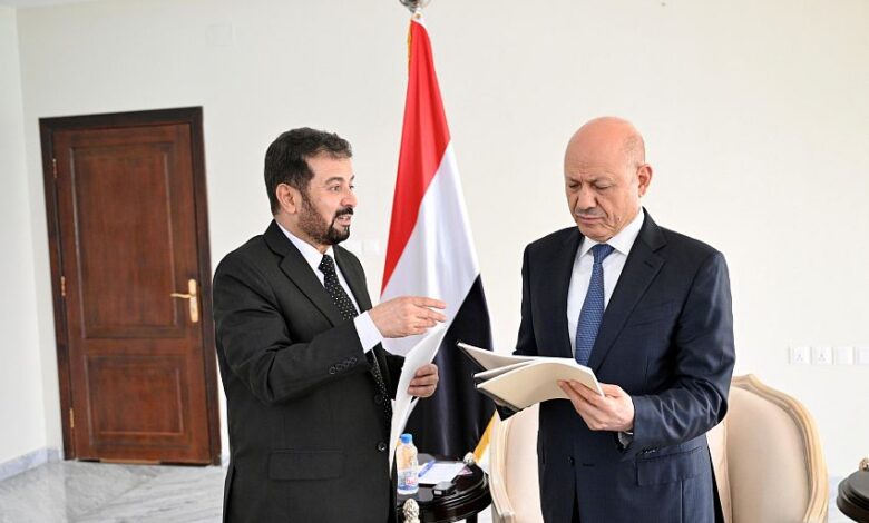 رئيس مجلس القيادة يؤكد مضي الدولة في تعزيز آليات الرقابة والمحاسبة ومكافحة الفساد 1 IMG 20251127 WA0082