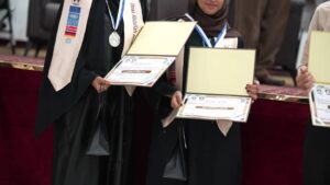 عدن تختتم مشروع "عدسة الإبداع نحو السلام" بحفل رسمي استعرض تجارب الشباب في توظيف الفن لبناء التعايش (صور) 4 IMG 20251130 WA0135