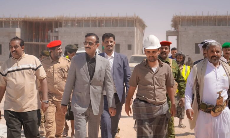 المحافظ بن الوزير يشيد بمستوى الإنجاز في مشروع مبنى كلية الطب بجامعة شبوة 1 ddaeb996 d090 40da 8c92 07be2e2d1cee