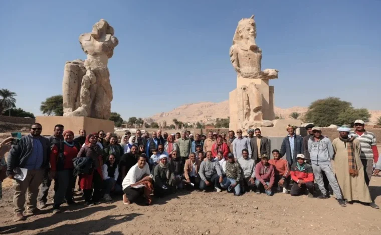 بعد ترميم استمر عقدين .. مصر تكشف عن تمثالين ضخمين لهذا الملك !!! 1 20251214202918812F9