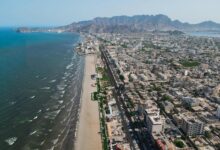 عدن تغرق في الظلام وتفاقم الأزمة المعيشية مع تعثر صرف الرواتب وارتفاع جنوني للأسعار 7 AbyanBeach 1