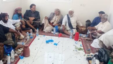 بتوجيهات المحافظ بن الوزير الوكيل باعوضة يلتقي مشايخ ال باقطمي بسبب خلاف في الخزمة 4 IMG 20251202 WA0070