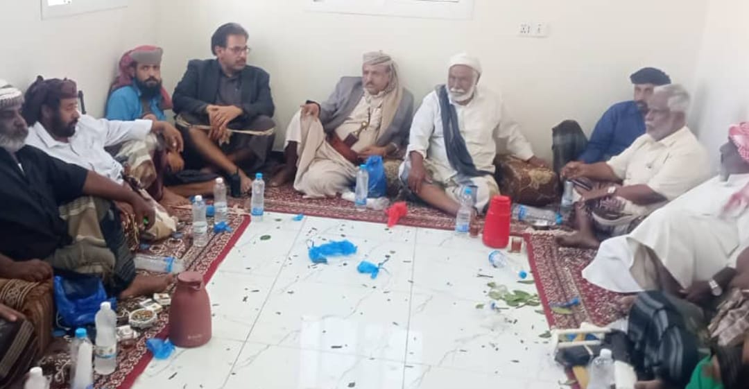 بتوجيهات المحافظ بن الوزير الوكيل باعوضة يلتقي مشايخ ال باقطمي بسبب خلاف في الخزمة 1 IMG 20251202 WA0070