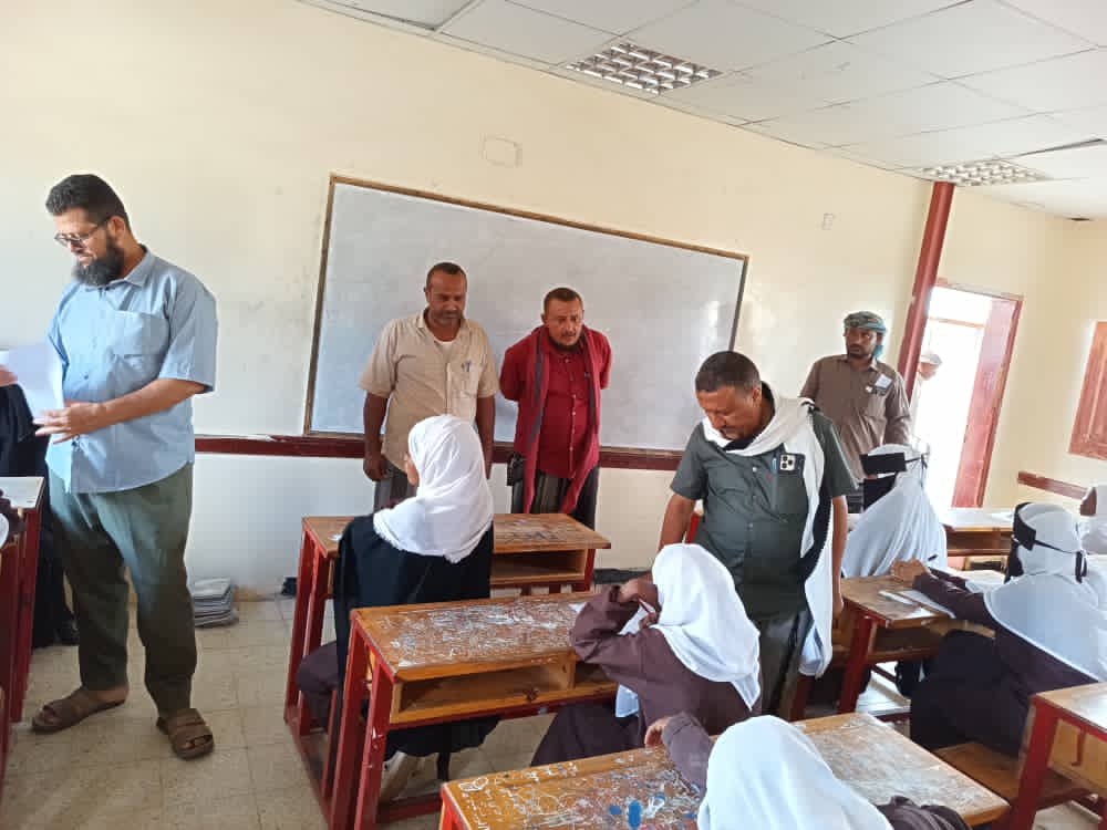 مدير مكتب التربية بالمضاربة والضابط الميداني لجمعية الوصول يتفقدان سير الامتحانات في مدارس اللاجئين 1 IMG 20251208 WA00011