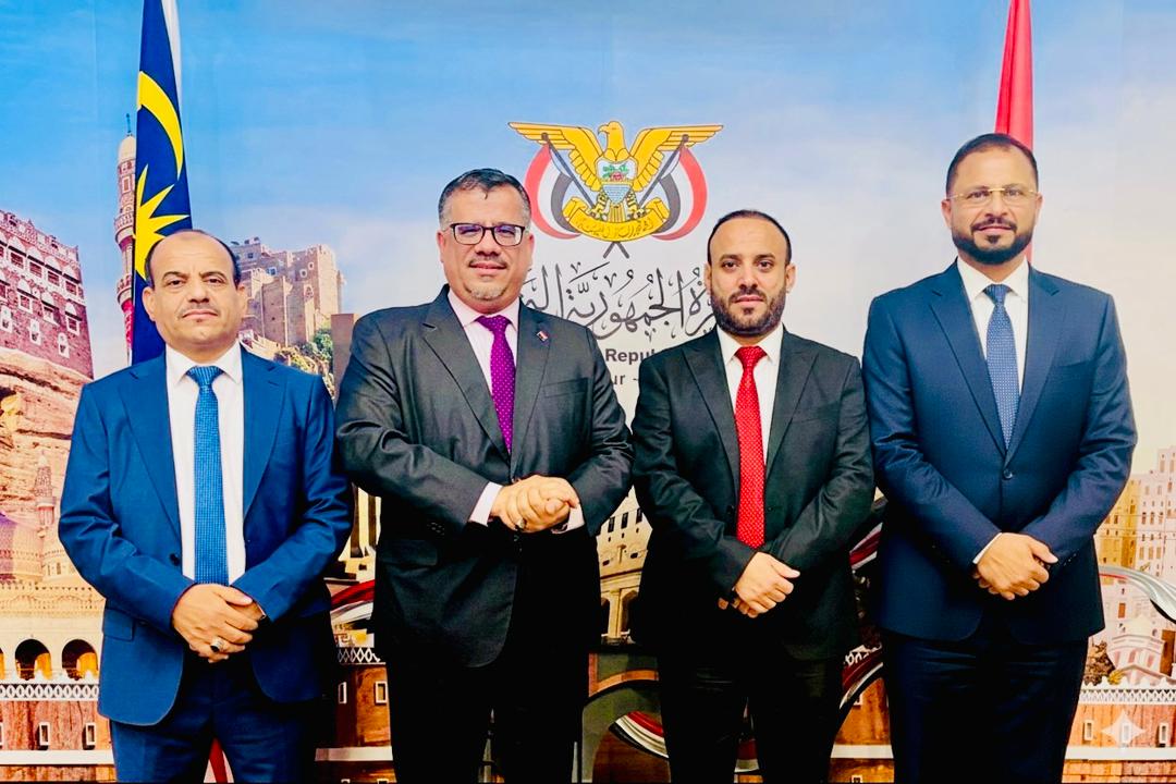 رئيس الاتحاد اليمني للرياضات الإلكترونية يزور سفارة بلادنا في كوالالمبور ويبحث تعزيز التعاون مع المؤسسات الماليزية 1 IMG 20251211 WA0001