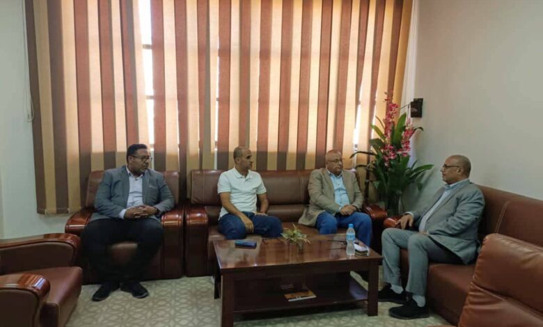 الوزير باذيب يطلع على مستجدات المشاريع الاستراتيجية بشركة تيليمن بعدن 1 IMG 6713