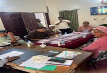 جمعية الصديق التنموية تدشن توزيع المرحلة الثالثة للمساعدات النقدية للأسر الأشد احتياجاً بأحياء منطقة فوة بالمكلا 6 ٢٠٢٥١٢٠١ ٠١٢٥٤٠