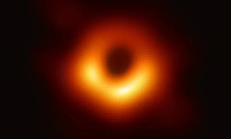 لحظة كونية نادرة .. أول فيلم يوثق نشاط ثقب أسود عملاق 1 20261199443198256