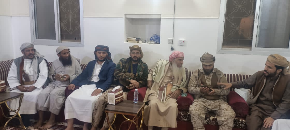 وفد من الفرقة الثالثة قوات الطوارئ يزور الشيخ عبدالله بن مبروك 1 IMG 20260128 WA0054