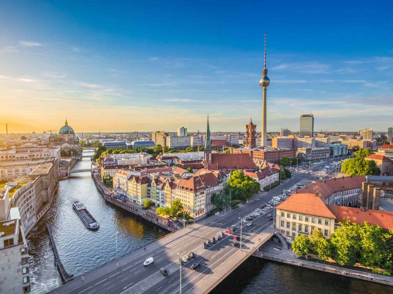 21 ٪ من سكان ألمانيا يفكرون بالهجرة .. ما الأسباب؟ 1 istock 486585530