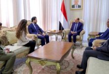 رئيس مجلس الوزراء يستقبل القائم بأعمال السفير الأمريكي لدى اليمن 9 FB IMG 1770563791574