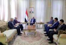 رئيس الوزراء وزير الخارجية يؤكد أن دعم المجتمع الدولي للحكومة الشرعية استثمار في الاستقرار الإقليمي 6 Shotcom FB IMG 1771167197881