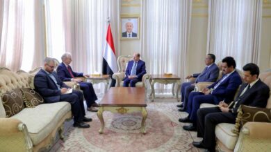 رئيس الوزراء وزير الخارجية يؤكد أن دعم المجتمع الدولي للحكومة الشرعية استثمار في الاستقرار الإقليمي 1 Shotcom FB IMG 1771167197881