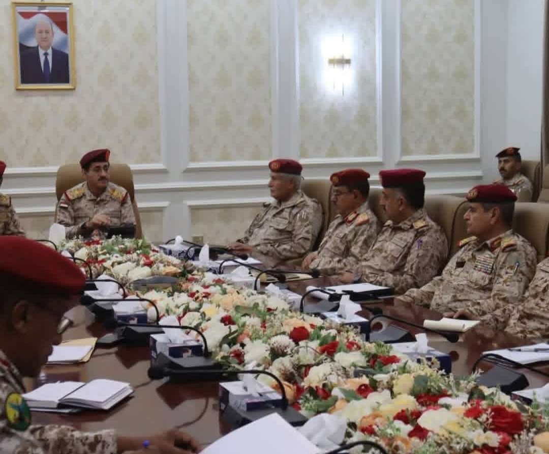 وزير الدفاع الفريق الركن طاهر العقيلي يعقد اجتماعاً موسعاً لقيادات الوزارة وهيئة الأركان 1 Shotcom ٢٠٢٦٠٢٢٣ ٠٠٤٠٥٧