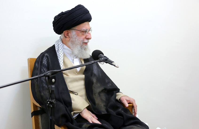 وفاة زوجة المرشد الإيراني متأثرة بجروح أصيبت بها 1 69a59cae4c59b7363e2f41ef