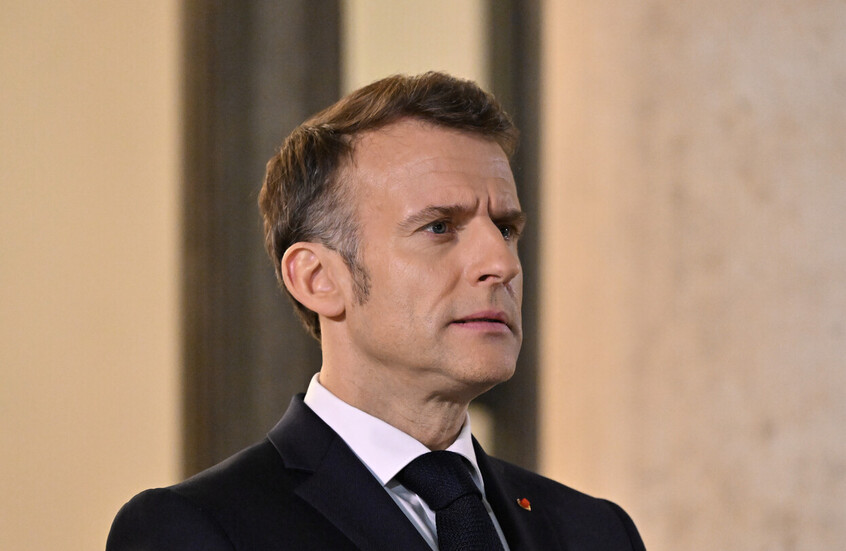 ماكرون يكشف ما دار في مكالمته مع الرئيس الإيراني بزشكيان 1 69b7405a4c59b7585c4245f3