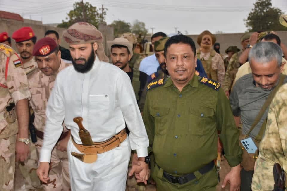 العقيد الركن بسام قاسم كرده يشارك محافظ أبين الدكتور مختار الرباش مراسم صلاة العيد في زنجبار 1 IMG 20260320 WA0066