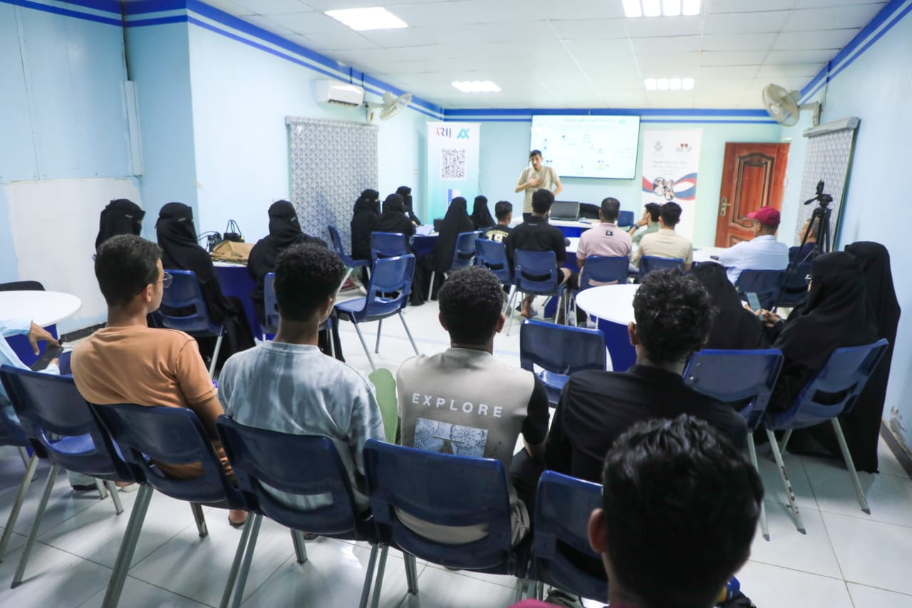 المكلا: أريج تنظم جلسة تدريبية بجامعة حضرموت لتعزيز مهارات تدقيق المعلومات لطلاب الإعلام 1 IMG 20260411 WA0059