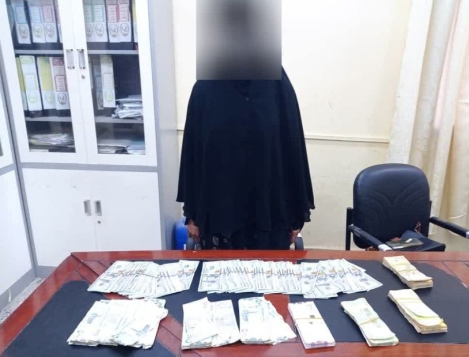 شرطة كريتر تضبط عاملة منزلية متورطة بسرقة مبالغ مالية كبيرة وتستعيد المسروقات 1 IMG ٢٠٢٦٠٤١٤ ٢٢٥٨٢٦