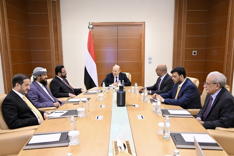 مستشار رئاسي يكشف سر تماسك مجلس القيادة ويوجه رسائل حاسمة للداخل والخارج 1 32233232 1767850407